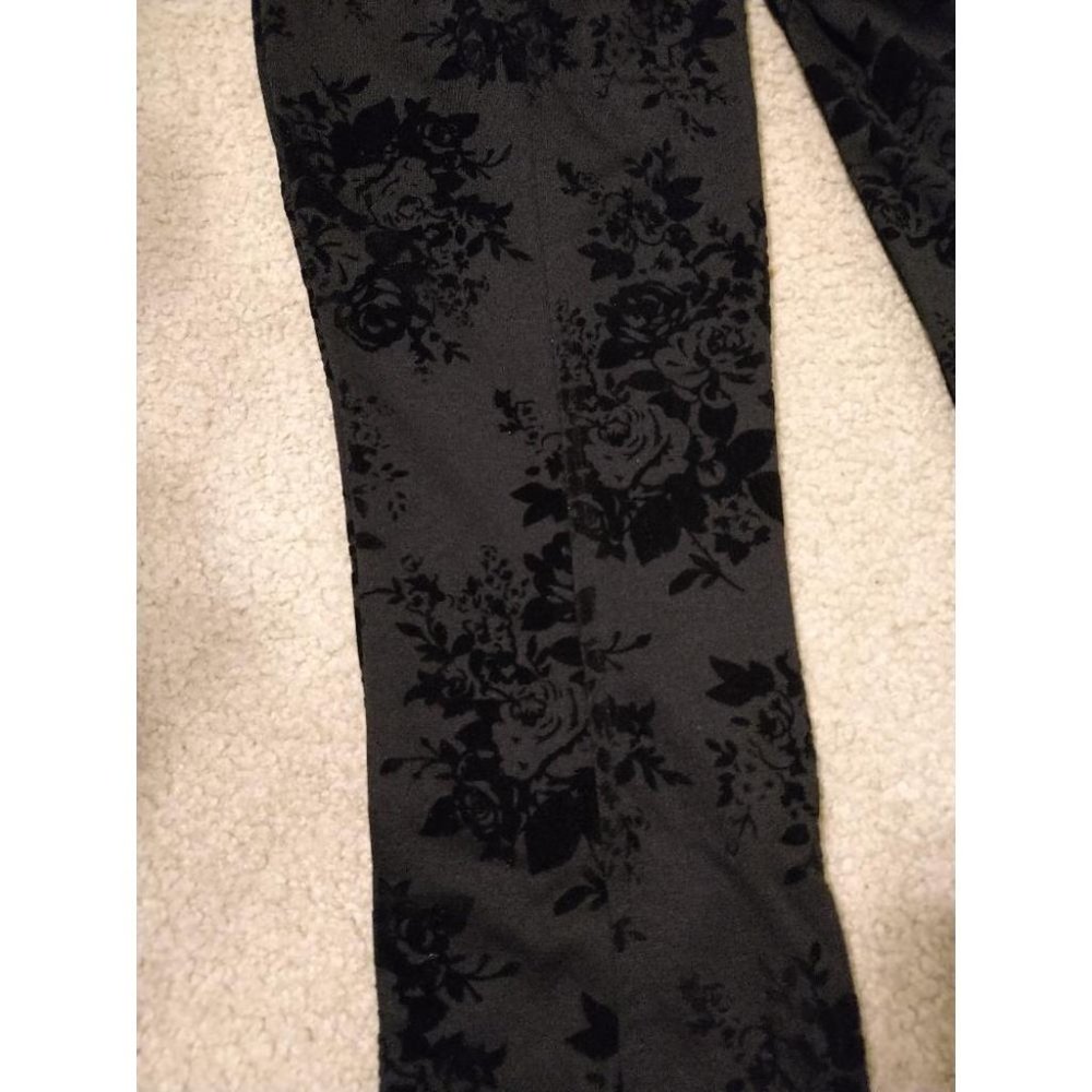 NWT Women's Medium Velvet Black Leggings Floral - Picture 4 of 4